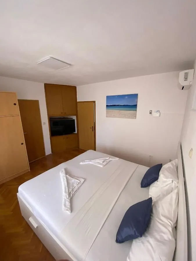 Cornelia Apartments By The Sea Okrug Gornji, Ciovo تروغير