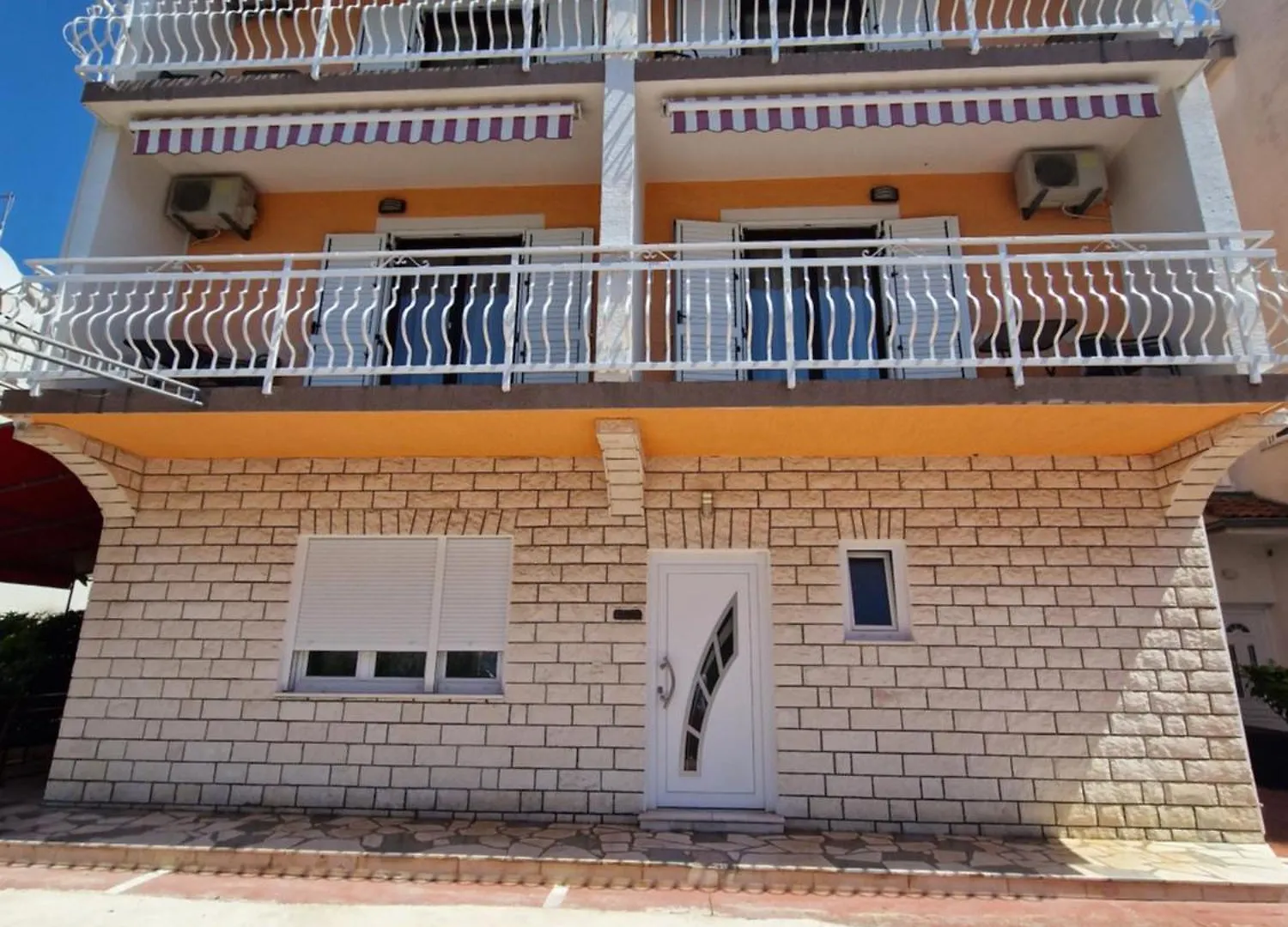 Cornelia Apartments By The Sea Okrug Gornji, Ciovo تروغير 0*,