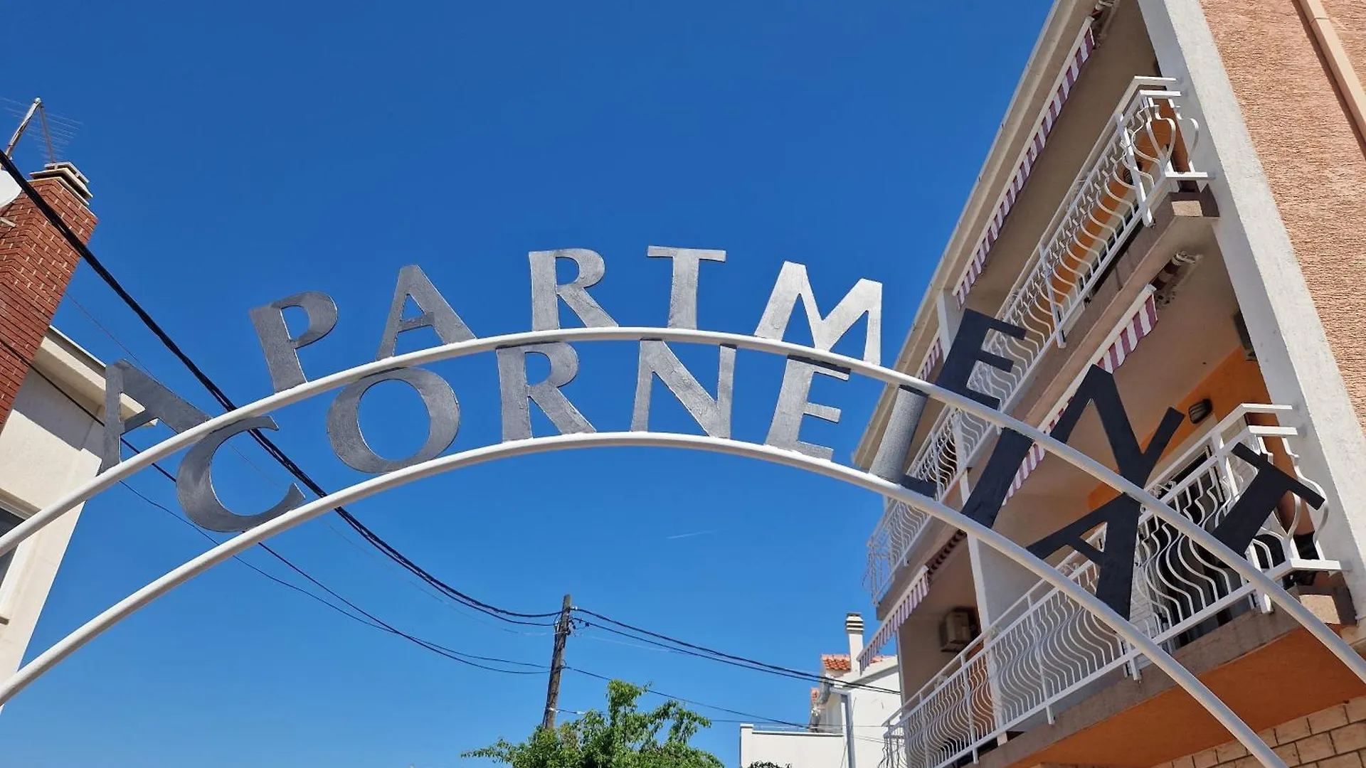Cornelia Apartments By The Sea Okrug Gornji, Ciovo 特罗吉尔