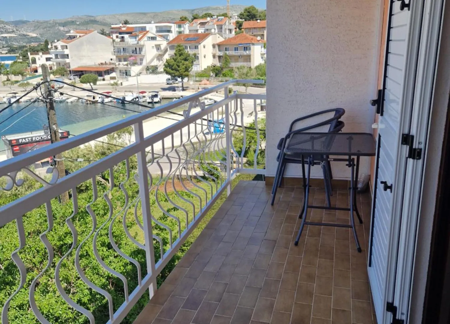 Cornelia Apartments By The Sea Okrug Gornji, Ciovo 特罗吉尔